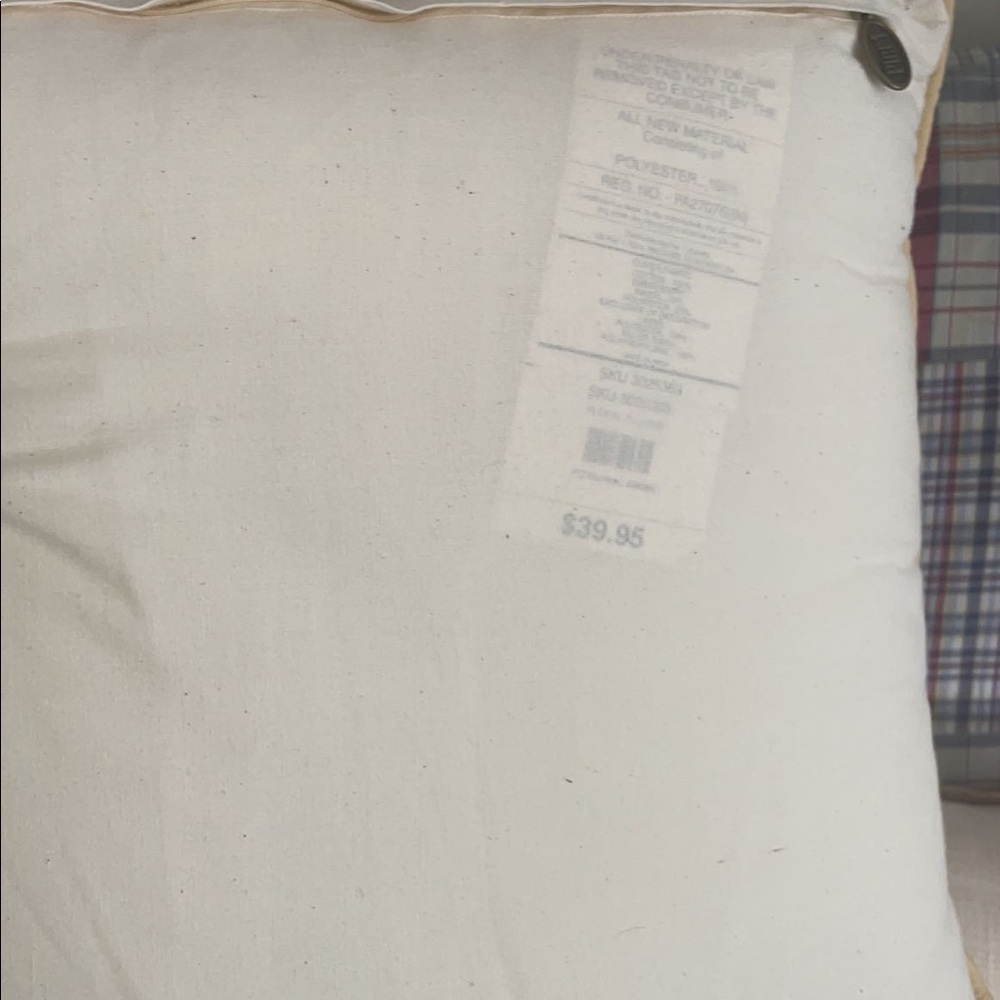 Throw pillows - Picture 4 of 10